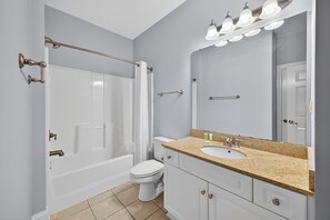 Shower, hair dryer, towels - World Tour 1009-302 - Myrtle Beach (Myrtle Beach)