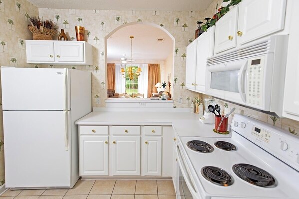 Fridge, microwave, oven, stovetop - Havens 432 - North Myrtle Beach Stay Where Golf Happens (North Myrtle Beach)