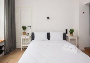 Iron/ironing board, WiFi, bed sheets