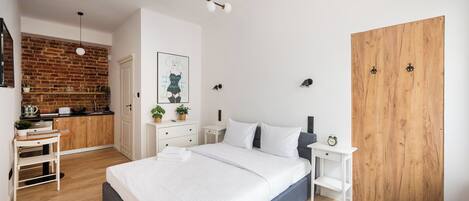 Iron/ironing board, WiFi, bed sheets