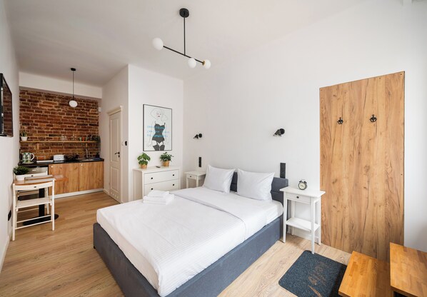 Iron/ironing board, WiFi, bed sheets - Hoża 35 City Centre Studio #2 (Warszawa)