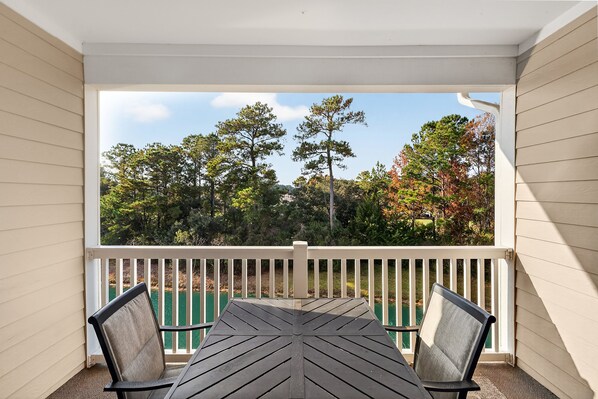 Outdoor dining - Barefoot Golf Haven | Golf, Sun, and Sand | IW1433 (North Myrtle Beach)