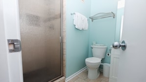 A bathroom with a shower, toilet, and sink. - Pelican Landing 125 - Myrtle Beach (Myrtle Beach)