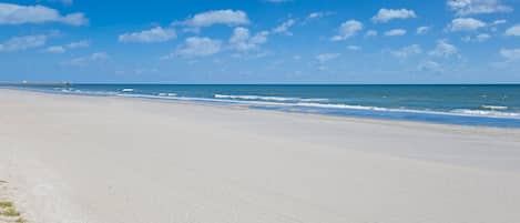 På stranden
