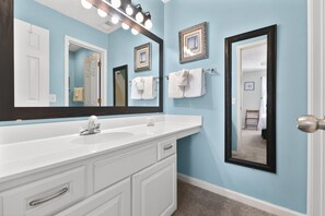 Shower, towels - Waterway Village 16I (Myrtle Beach)