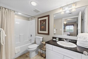 Shower, hair dryer, towels - Yacht Club 2-1002 - North Myrtle Beach (North Myrtle Beach)