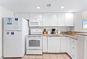 Coffee/tea maker, fridge, microwave, oven - Atlantica 154, Beachfront Myrtle Beach Sping Retreat (Myrtle Beach)