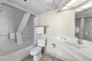 Shower, hair dryer, towels - Atlantica 1202, Myrtle Beach Ocean Escape (Myrtle Beach)