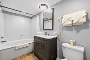 Shower, free toiletries, hair dryer, towels - Atlantica 1255, Peaceful Myrtle Beach Ocean getaway (Myrtle Beach)