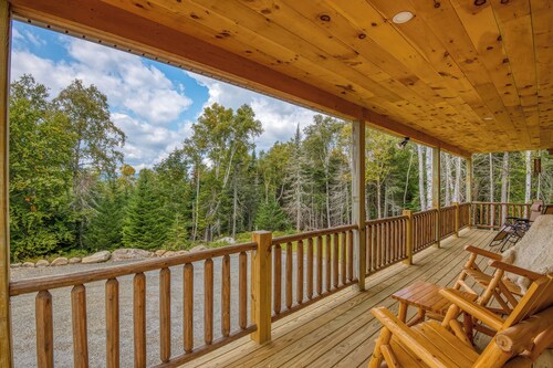 Red Fox Lodge - Close to downtown Rangeley w/ Hot Tub & Sauna