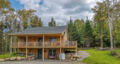 Red Fox Lodge - Close to downtown Rangeley w/ Hot Tub & Sauna