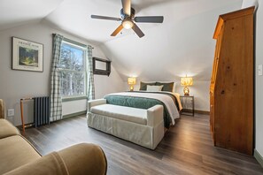 4 bedrooms, free WiFi, bed sheets - Red Fox Lodge - Close to downtown Rangeley w/ Hot Tub & Sauna (Rangeley)