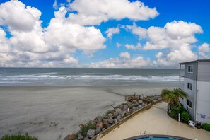 On the beach - Oceanfront 2BD- Cherry Grove Point- Ocean View K3 (North Myrtle Beach)