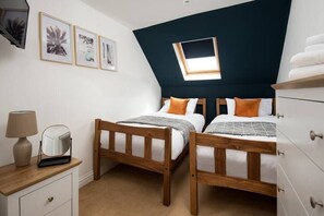 2 bedrooms, iron/ironing board, WiFi, bed sheets - Historic 2BD Maisonette in Coastal Eyemouth (Eyemouth)