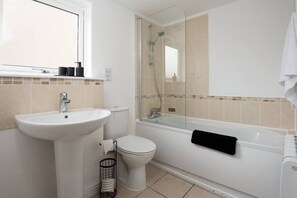 Hair dryer - Historic 2BD Maisonette in Coastal Eyemouth (Eyemouth)