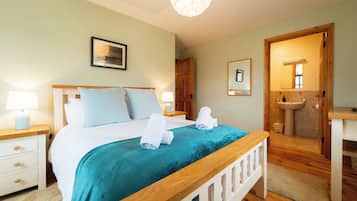 3 slaapkamers, een strijkplank/strijkijzer, wifi, beddengoed