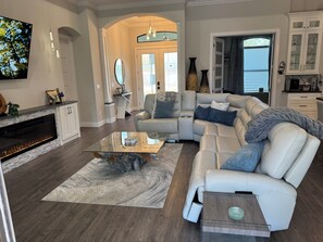 TV connectée, cheminée