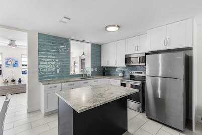 Welcome to the Gecko House! 3/2 in St. James on Monroe Canal!