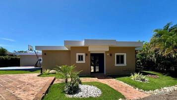 Villa, 5 Bedrooms | Exterior