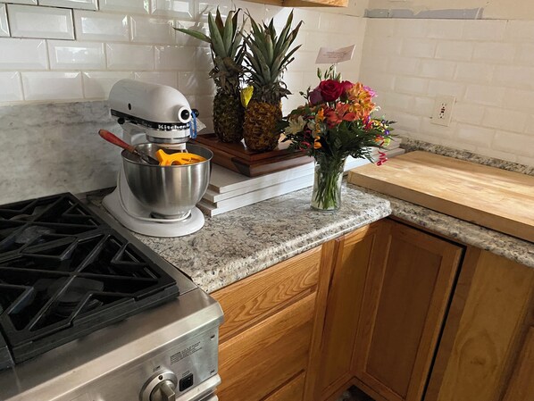 Micro-ondas, fogão, cooktop, lava-louças