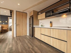 Fridge, microwave, oven, coffee/tea maker