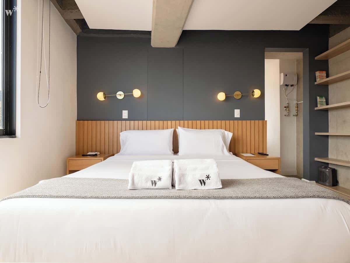 1 habitación, tabla de planchar con plancha, wifi y ropa de cama 