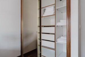 Interior - Blueground | Campolide, washer, a/c (Lisbon)