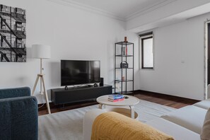 TV, stereo - Blueground | Campolide, washer, a/c (Lisbon)