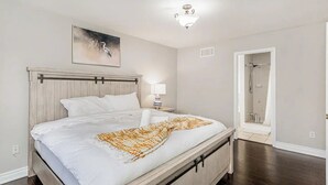 3 bedrooms, iron/ironing board, travel crib, WiFi (free)