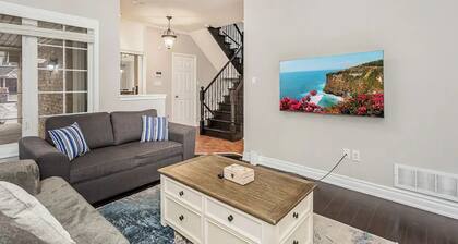 Luxurious Spacious Dream Home with Parking!