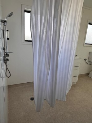 Senior Studio | Bathroom - Abbey Travel Lodge Motel (Hamilton)