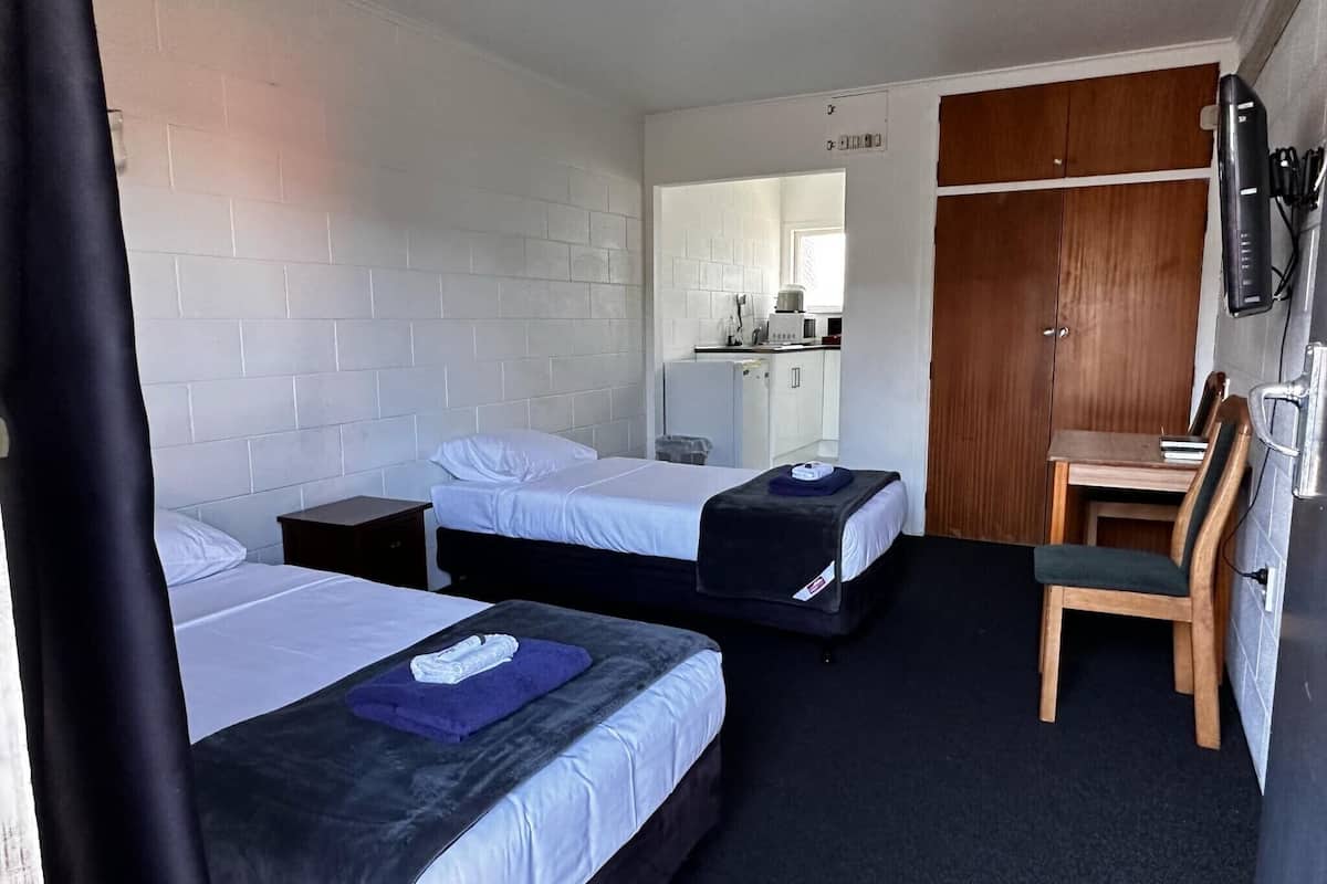 Standard Studio | 1 bedroom, iron/ironing board, rollaway beds, free WiFi