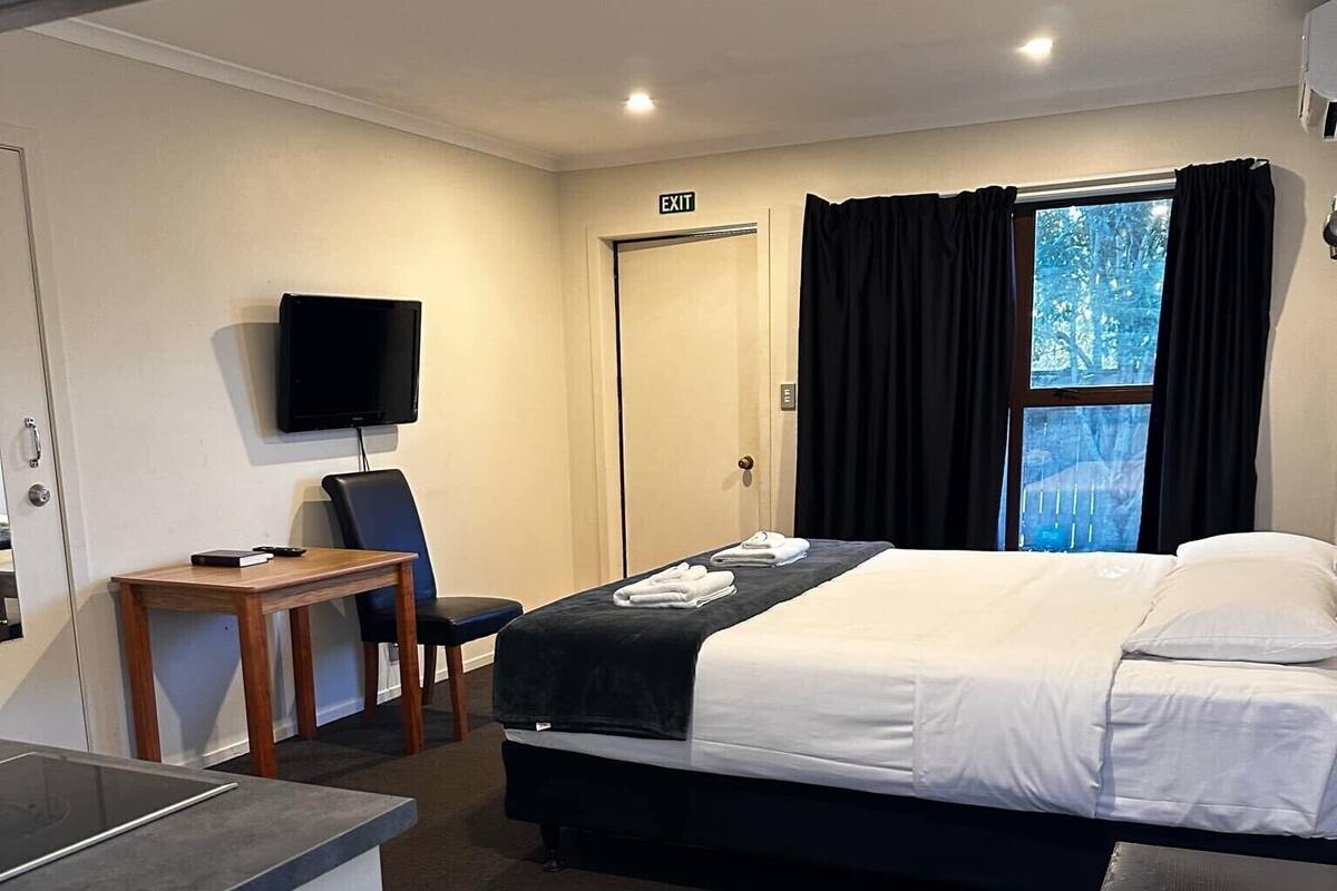 Iron/ironing board, rollaway beds, free WiFi, bed sheets