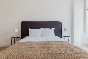 1 slaapkamer, een strijkplank/strijkijzer, wifi, beddengoed