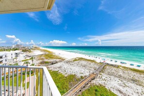 Property grounds - Destin on the Gulf 707 ~ 2 bed/ 2 bath Beach Front Condo (Destin)