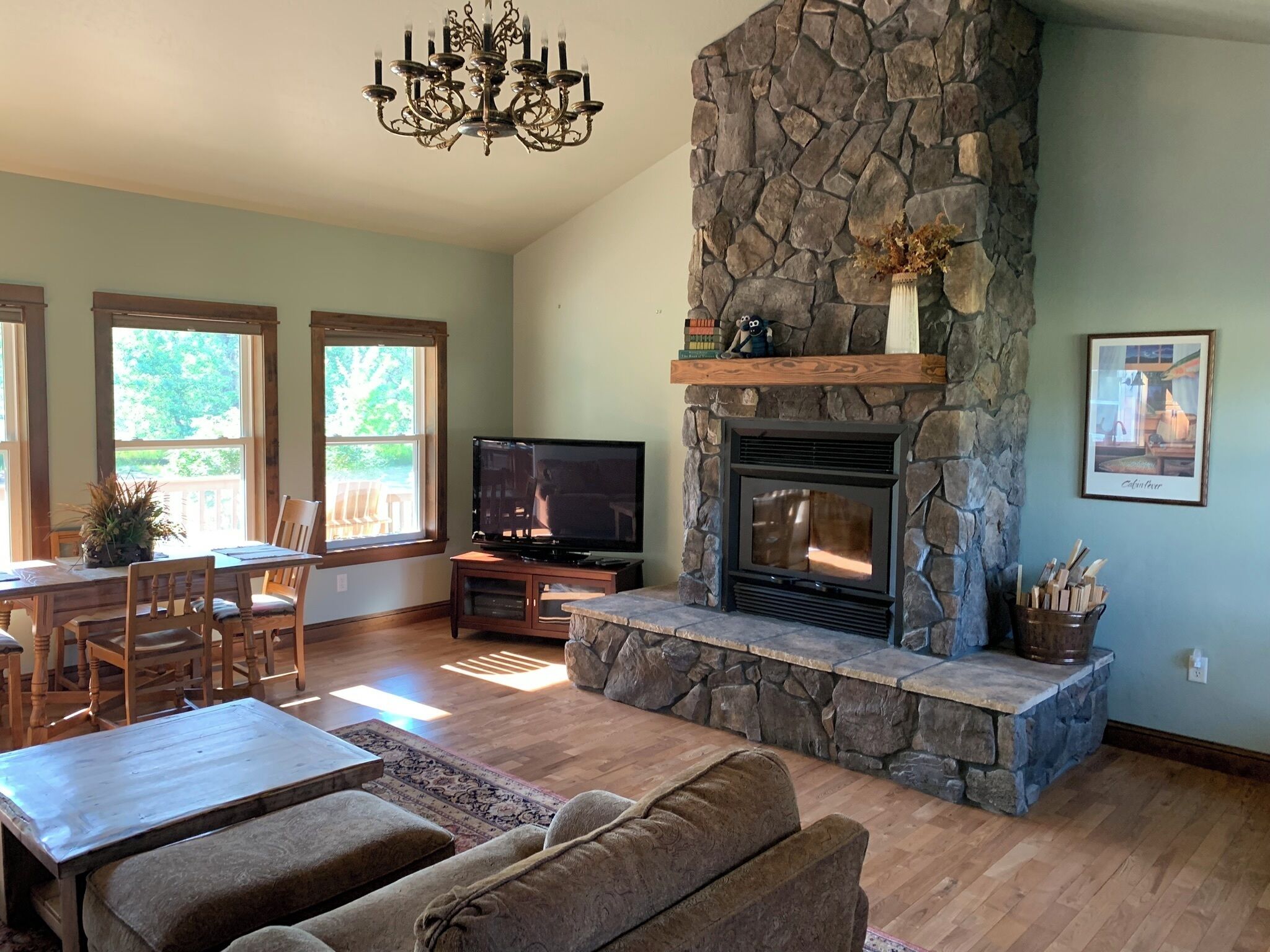 Smart TV, fireplace, DVD player