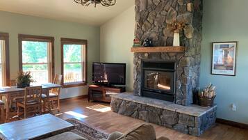 Smart TV, fireplace, DVD player