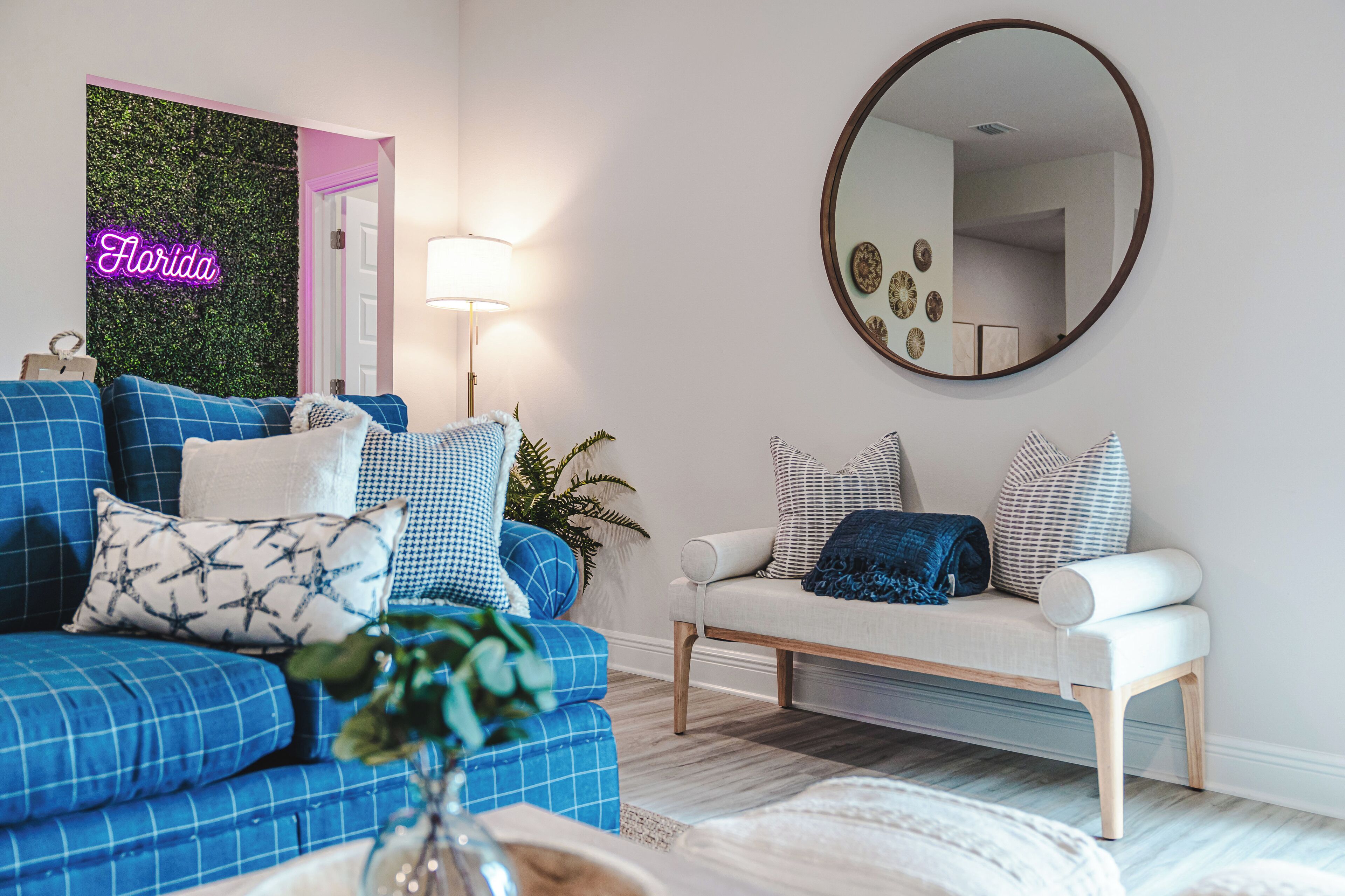 智能電視、乒乓球設施、書籍、音響