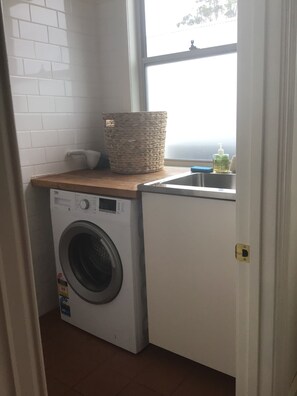 Interior - Quite cosy Cottage close to Port. Pet friendly (Port Albert)