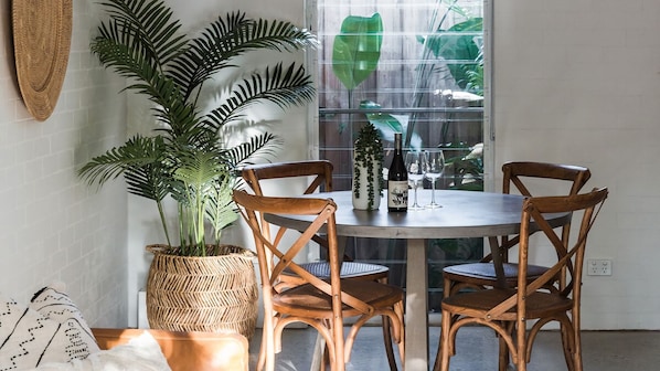 Dining - The Sunshine Bungalow Beautiful Noosa Home (Noosa)