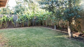Property grounds - The Sunshine Bungalow Beautiful Noosa Home (Noosa)