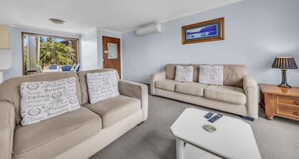 Anchor Bell Apartments: (Sleeps 5)