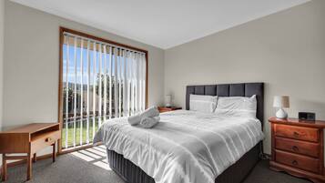 2 bedrooms, iron/ironing board, Internet, bed sheets