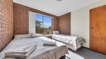 2 bedrooms, iron/ironing board, Internet, bed sheets