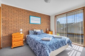 2 bedrooms, iron/ironing board, internet, bed sheets