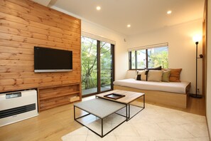 平房, 2 間臥室, 廚房 | 客廳 | 40 吋平面電視連數碼電視頻道