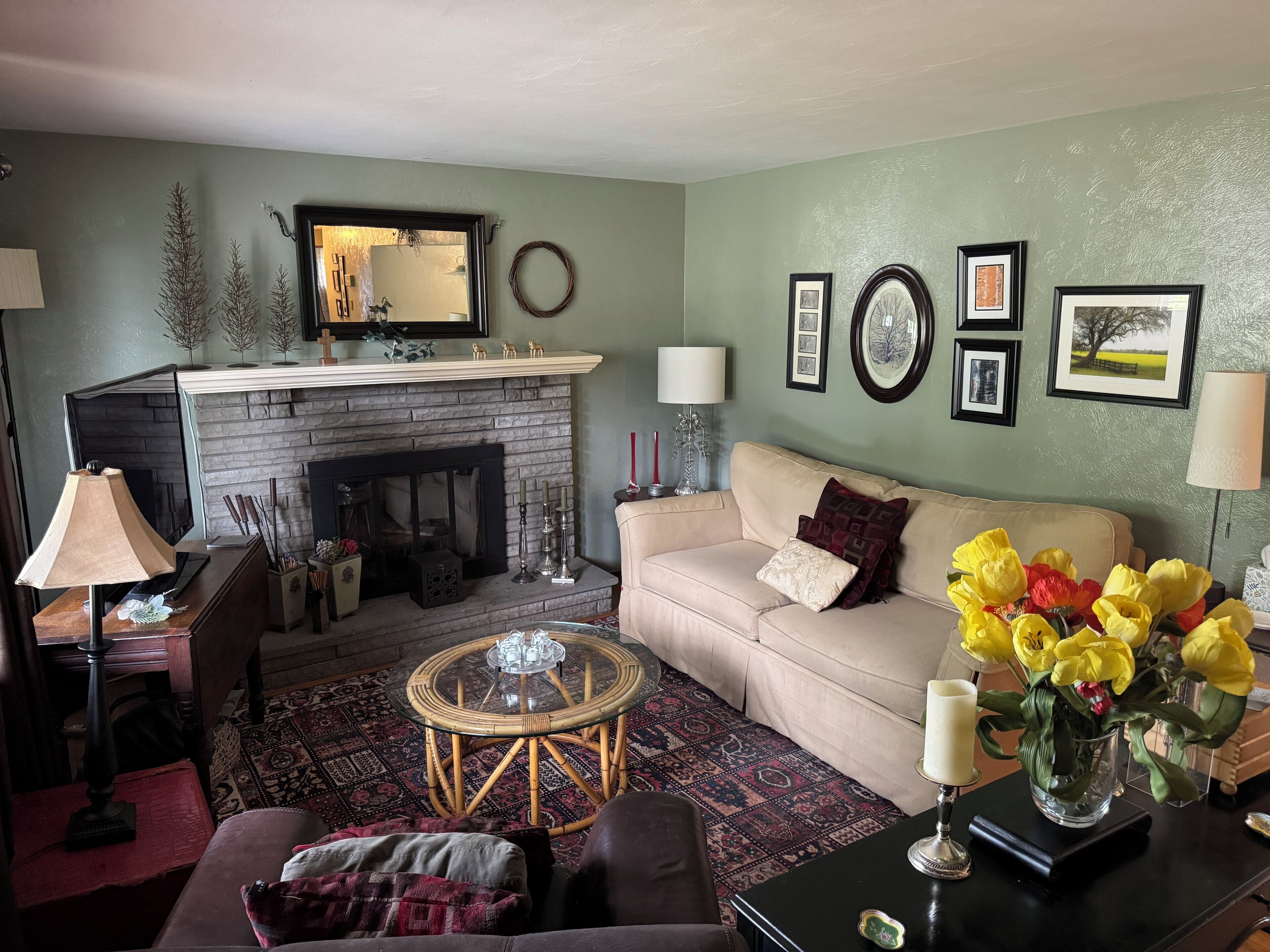Cozy home close to Pittsburgh