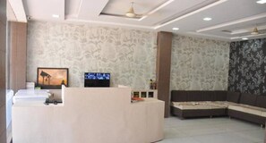 Reception - Hotel Shree Aaradhy (Ujjain)