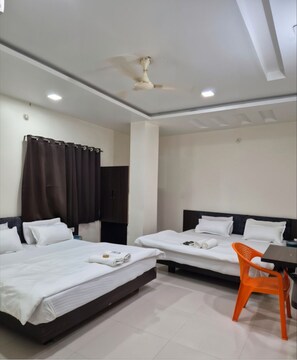 Family Quadruple Room | Free WiFi - Hotel Shree Aaradhy (Ujjain)