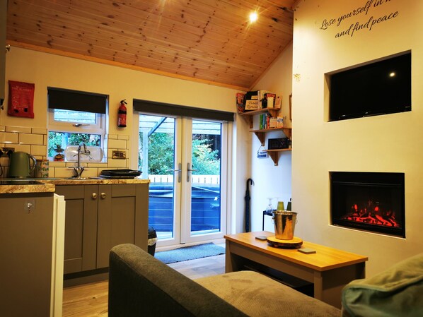 Interior - HotTub-Nature-FamilyFriendly-WiFi-Parking (Limavady)